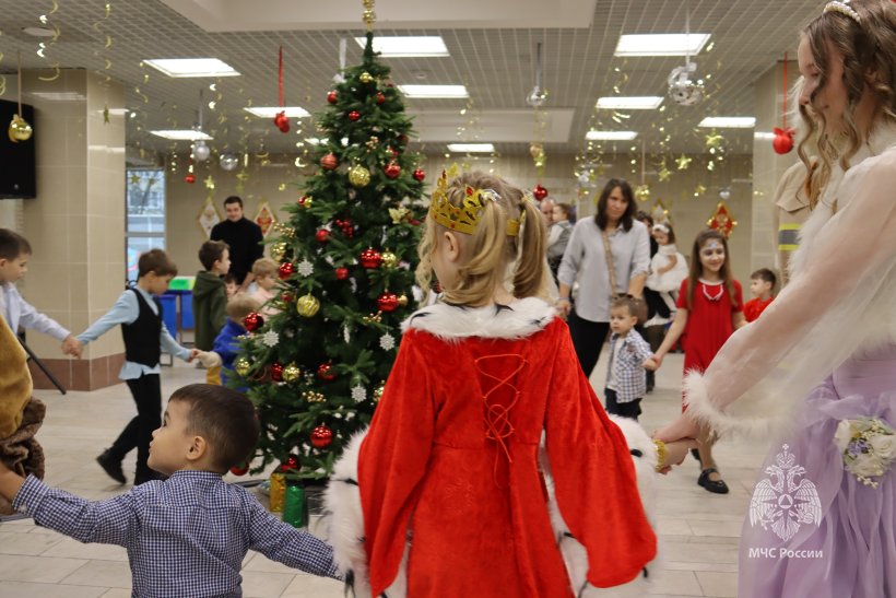 Новогодний детский праздник прошел в Академии